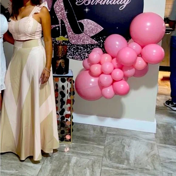 set of skirt and top. - Picture 2 of 2